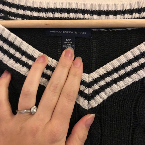 American Eagle V Neck Cableknit Sweater - Picture 2 of 3